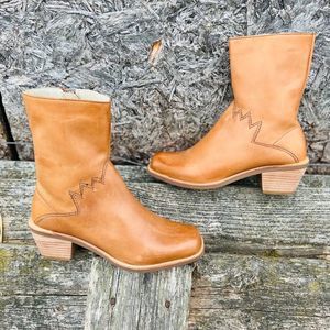 Bird of flight Vintage Inspired Ojai Boots Walnut size 9